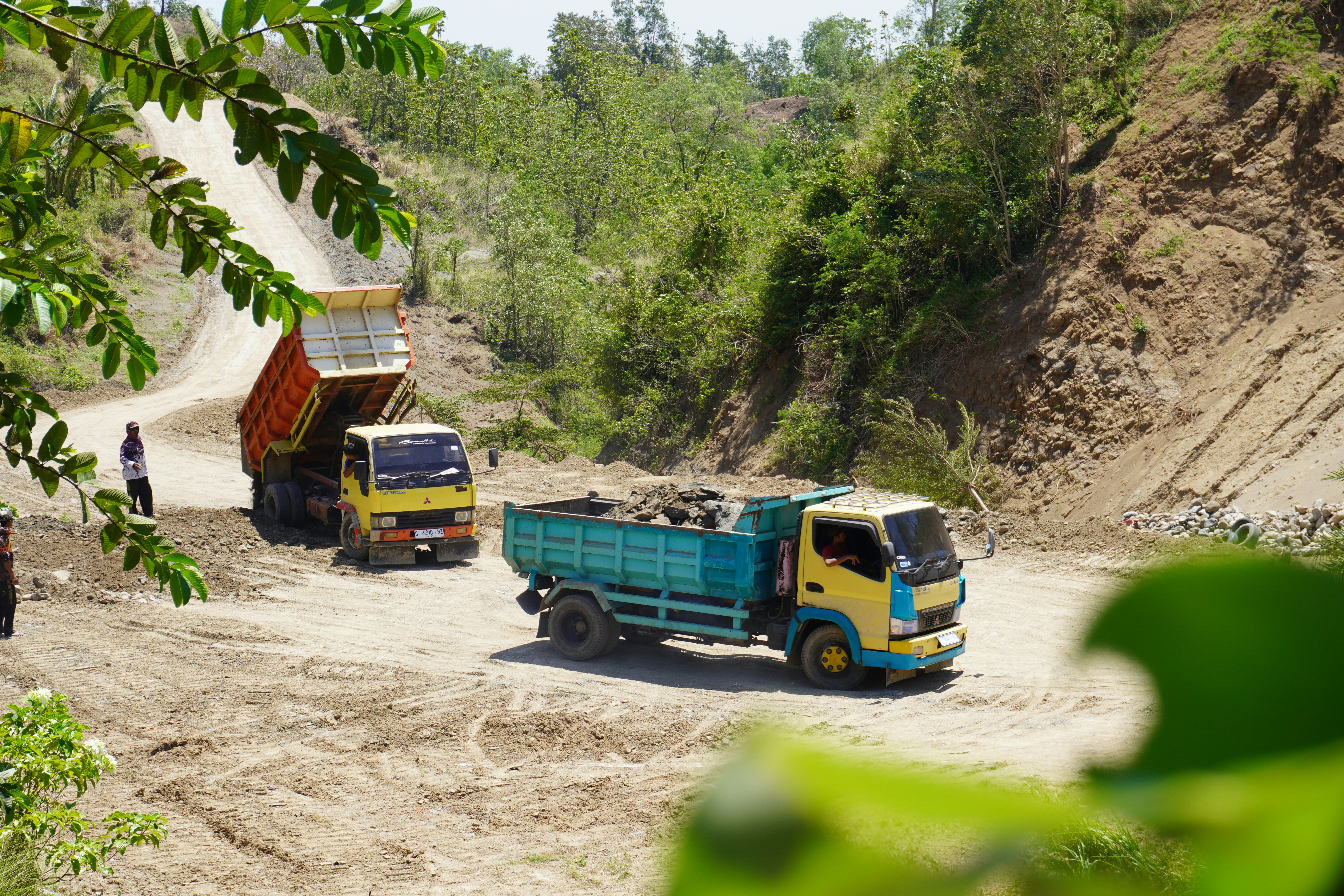 Road construction with dumpers